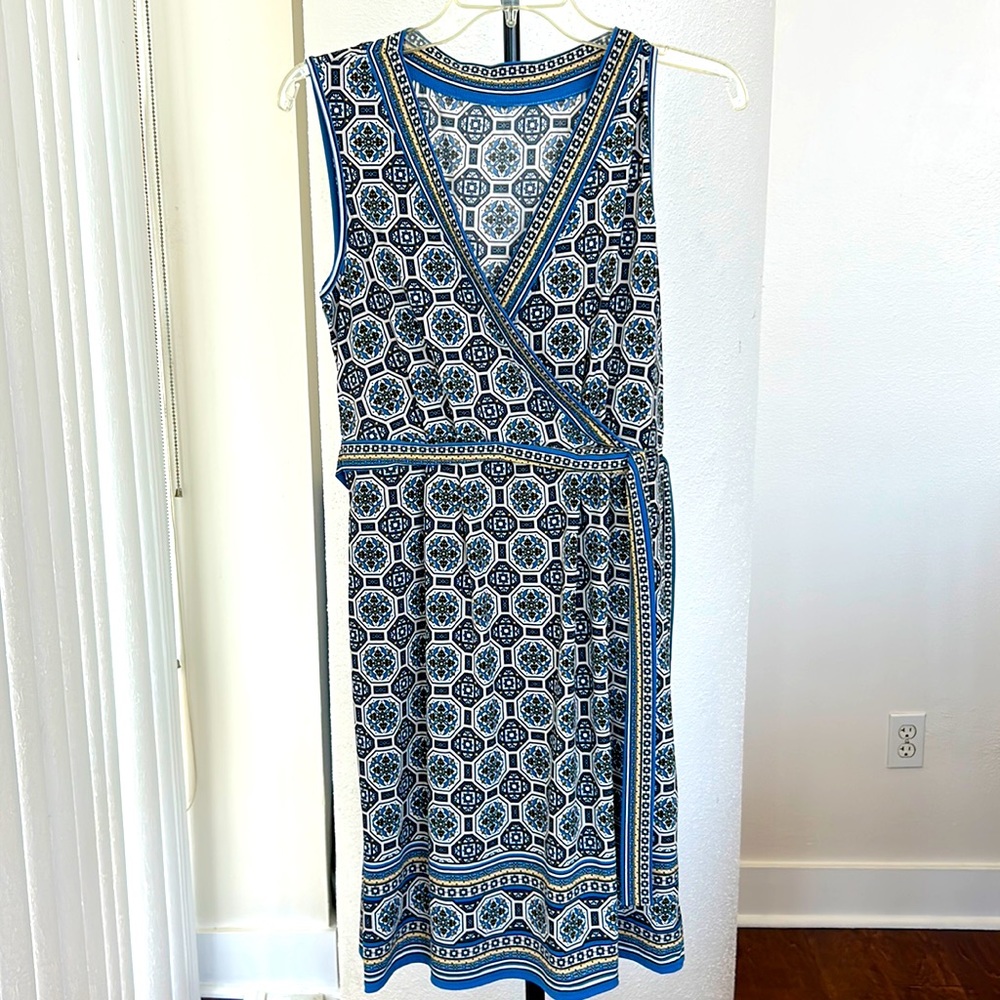 Max Studio poly/spandex sleeveless dress size small.